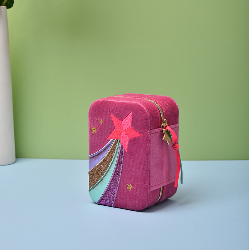 Portable velvet embroidered je - đánh giá và giá Embroidery Moisturizer